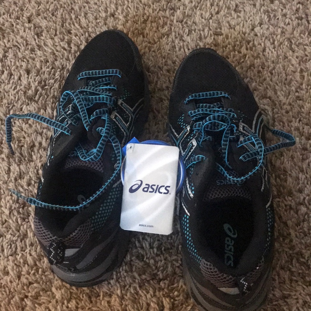 Women’s Asics Running Shoes. BRAND NEW